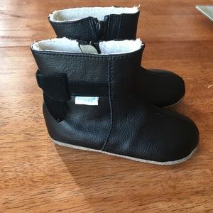 NWOT Robeez baby boots
